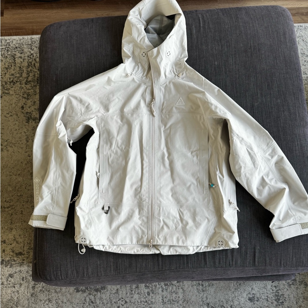 Nike ACG Men's Ski Jacket in Light Gray